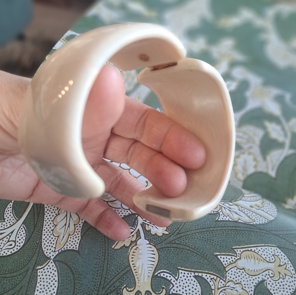 Joan rivers bracelet lucite bracelet - Picture 3 of 7